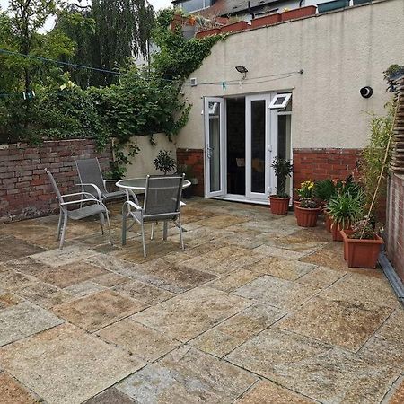 Private Garden Apartment With Secure Parking Southport Exterior foto