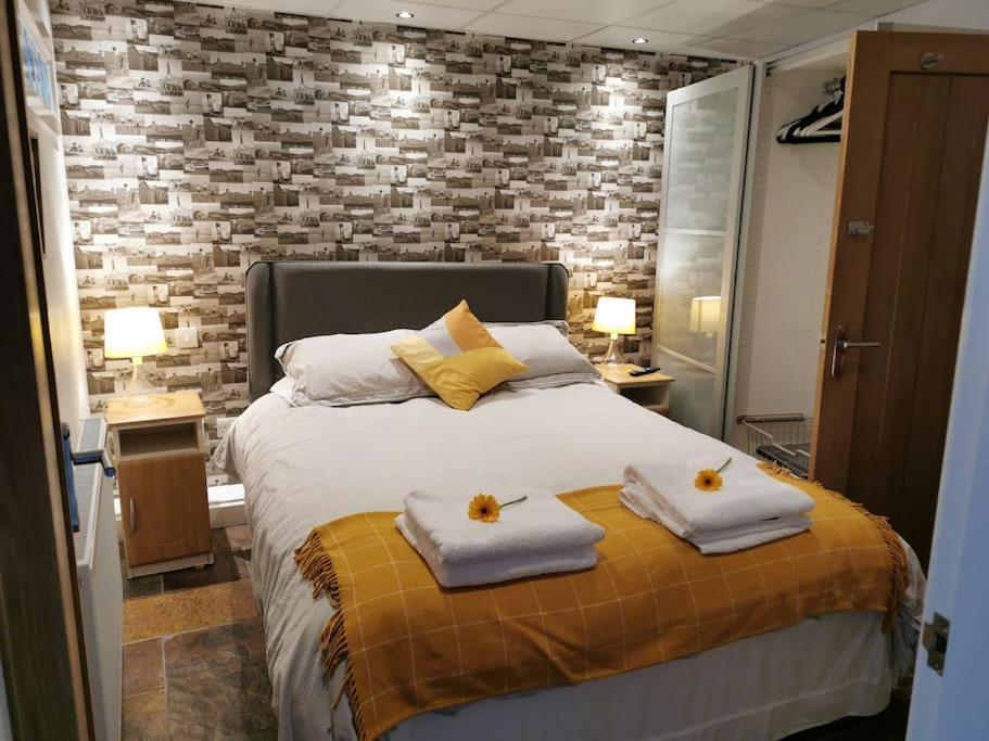 Private Garden Apartment With Secure Parking Southport Exterior foto
